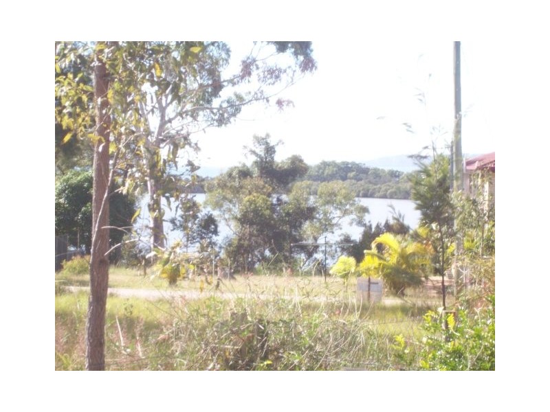 5 WAKE STREET, Macleay Island QLD 4184