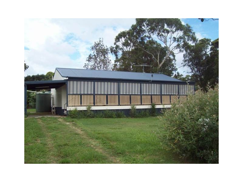 8 Alexander Street, Macleay Island QLD 4184