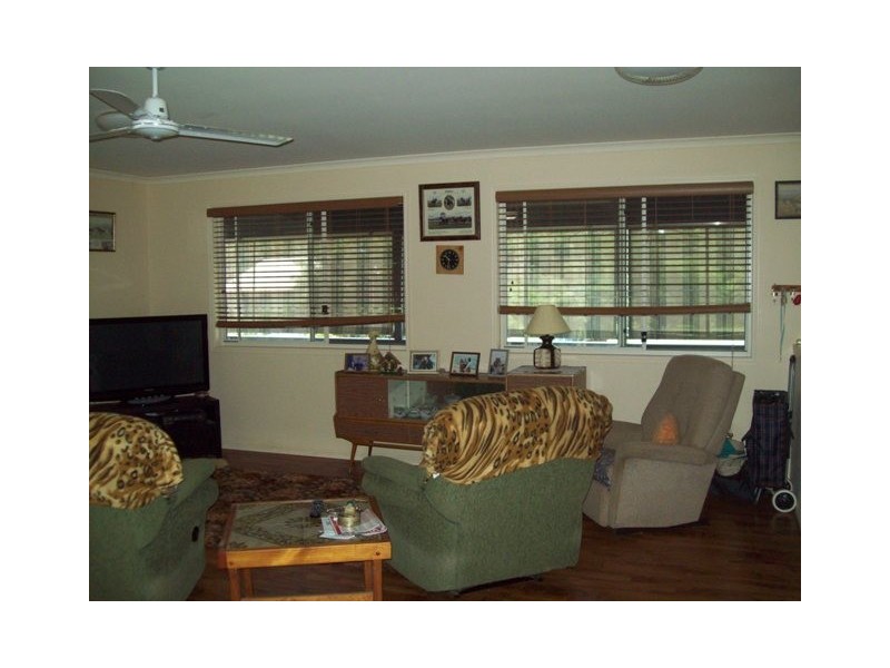 8 Alexander Street, Macleay Island QLD 4184