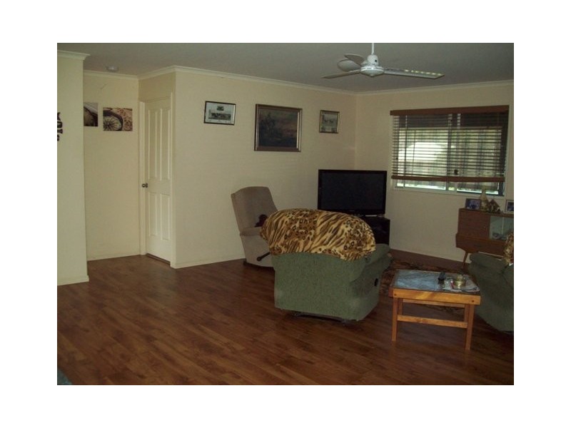 8 Alexander Street, Macleay Island QLD 4184