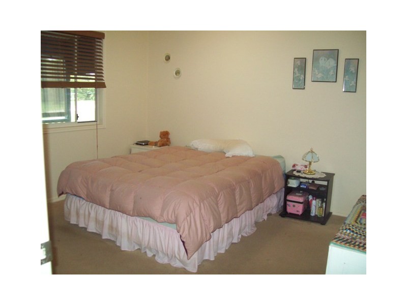 8 Alexander Street, Macleay Island QLD 4184