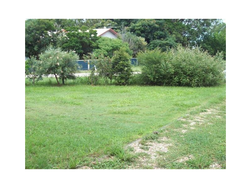 8 Alexander Street, Macleay Island QLD 4184