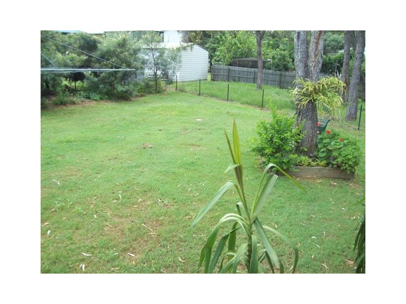 8 Alexander Street, Macleay Island QLD 4184