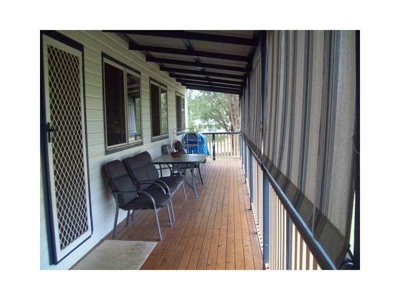 8 Alexander Street, Macleay Island QLD 4184