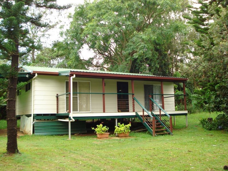 5 Basil Court, Lamb Island QLD 4184
