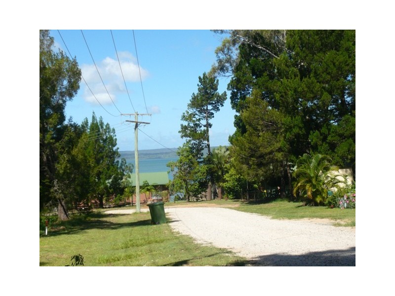 27 Cabriolet Crescent, Macleay Island QLD 4184
