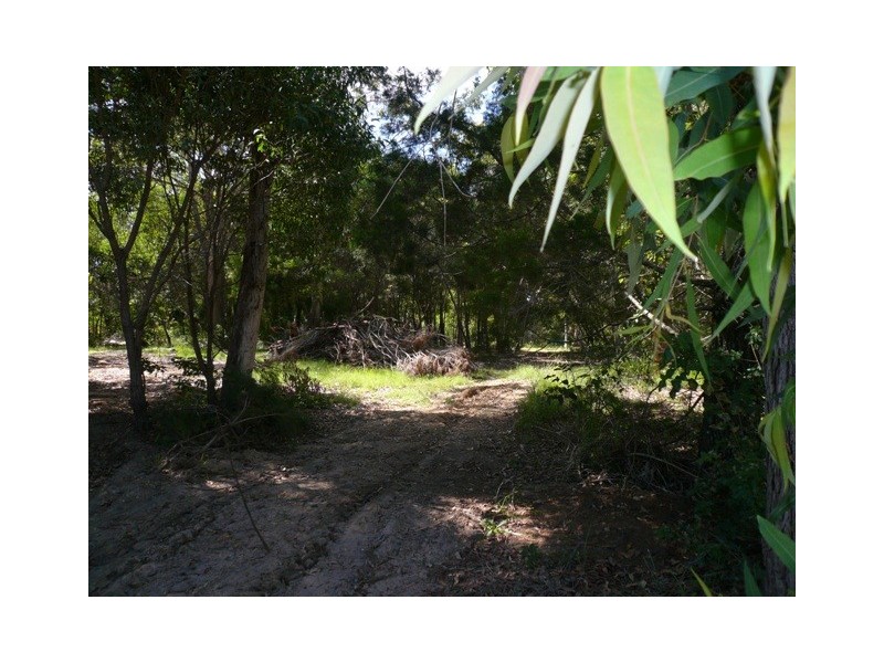 27 Cabriolet Crescent, Macleay Island QLD 4184