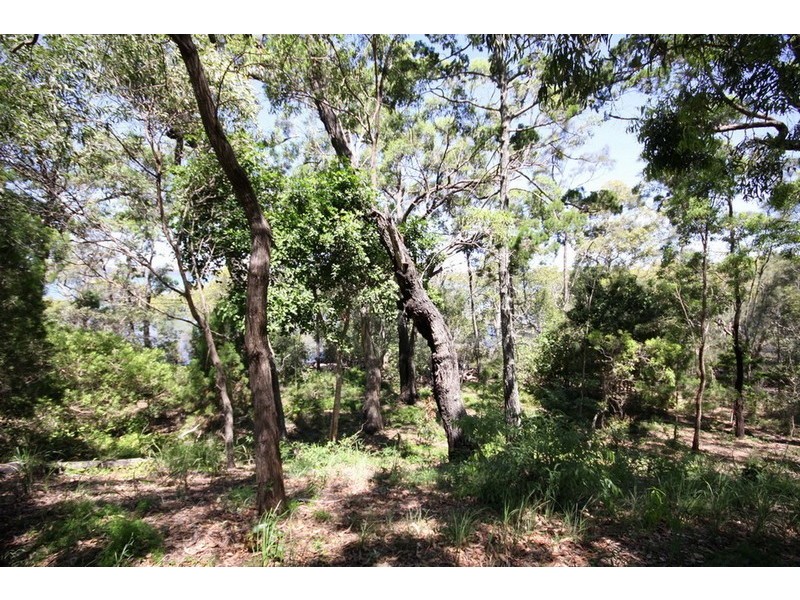 19  Blue Bay Crescent, Macleay Island QLD 4184