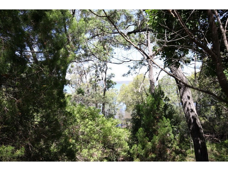 19  Blue Bay Crescent, Macleay Island QLD 4184