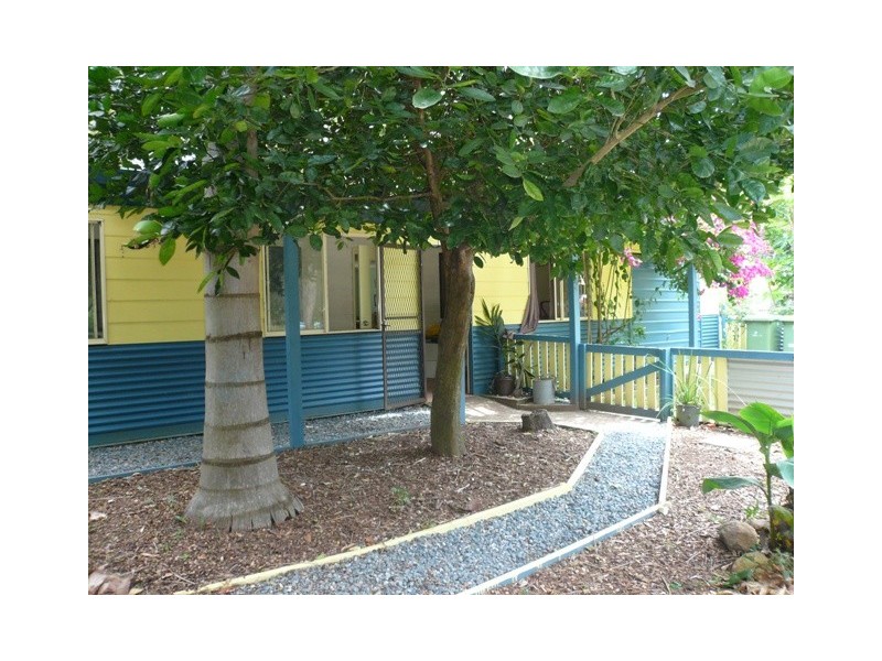 11 Robin Street, Macleay Island QLD 4184