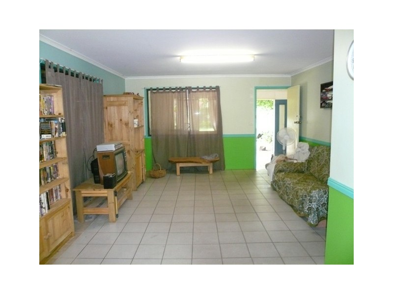 11 Robin Street, Macleay Island QLD 4184