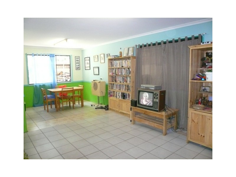 11 Robin Street, Macleay Island QLD 4184