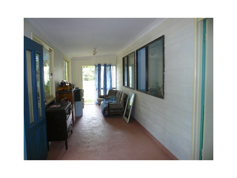 11 Robin Street, Macleay Island QLD 4184