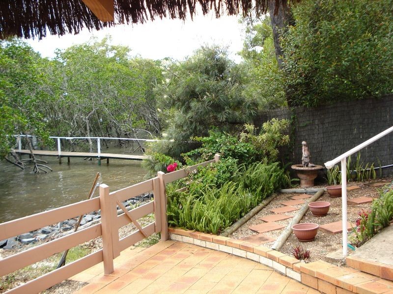 17 Lovell Parade, Lamb Island QLD 4184