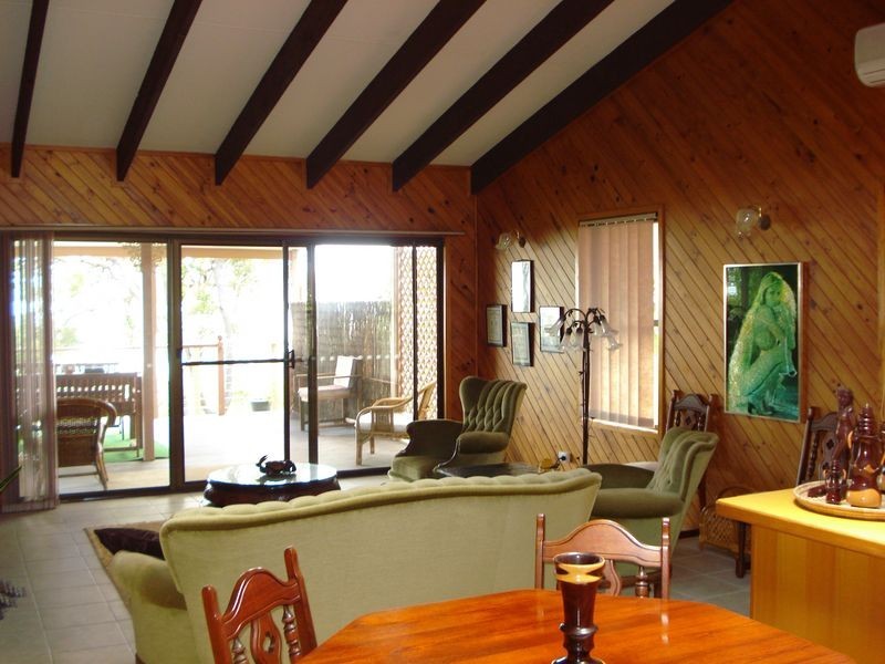 17 Lovell Parade, Lamb Island QLD 4184