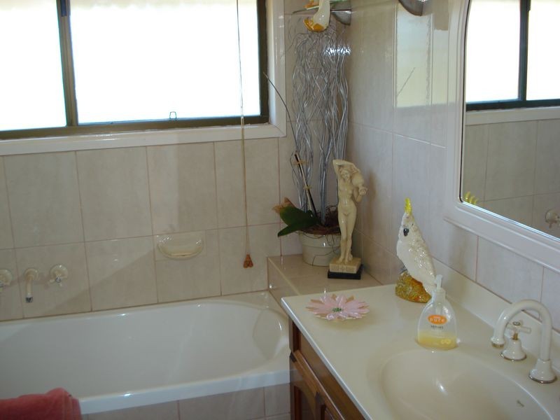 17 Lovell Parade, Lamb Island QLD 4184