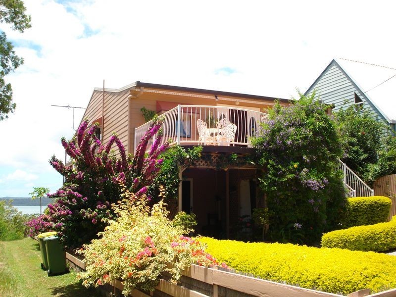 17 Lovell Parade, Lamb Island QLD 4184
