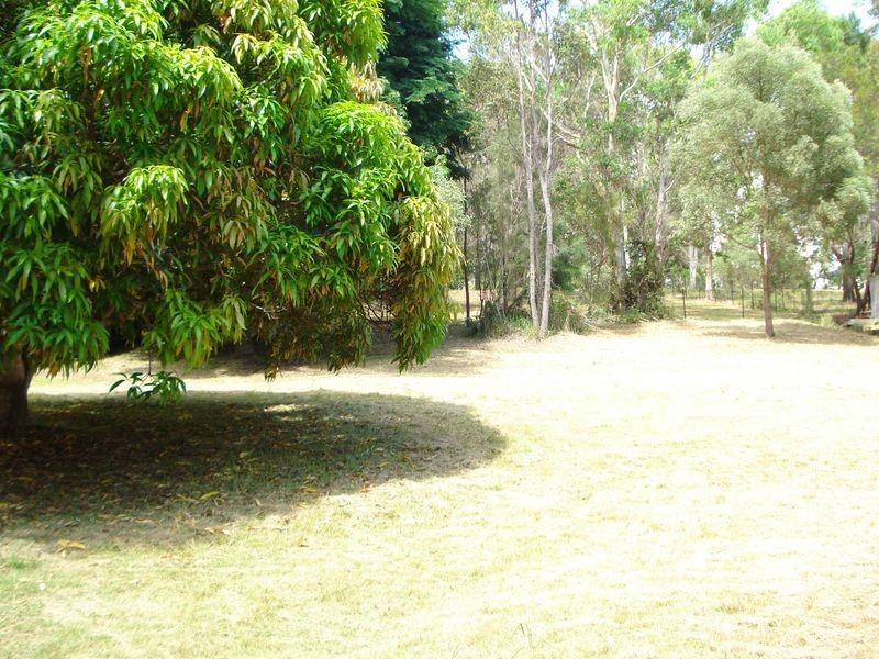 6-8  Niel Street, Lamb Island QLD 4184