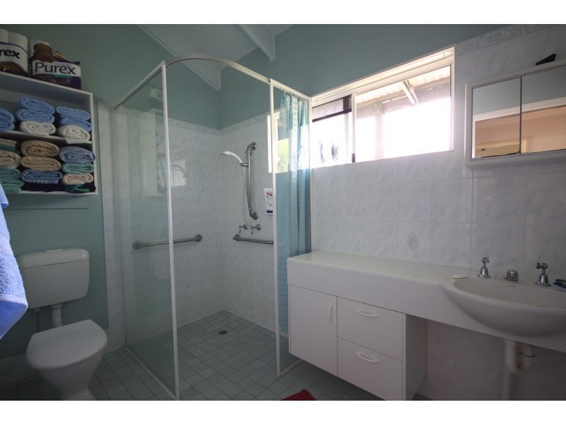 6 Gordon Road, Macleay Island QLD 4184