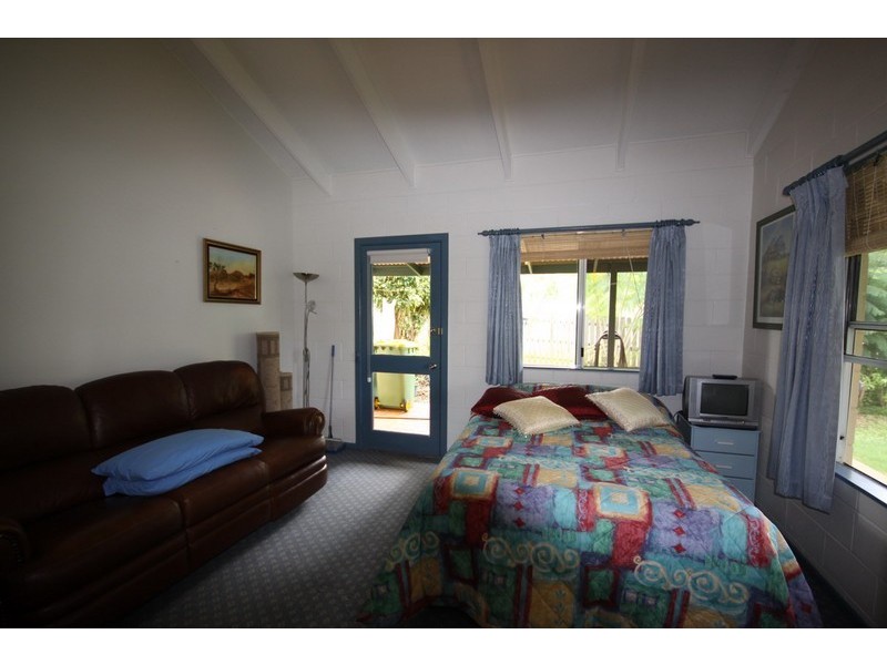 6 Gordon Road, Macleay Island QLD 4184