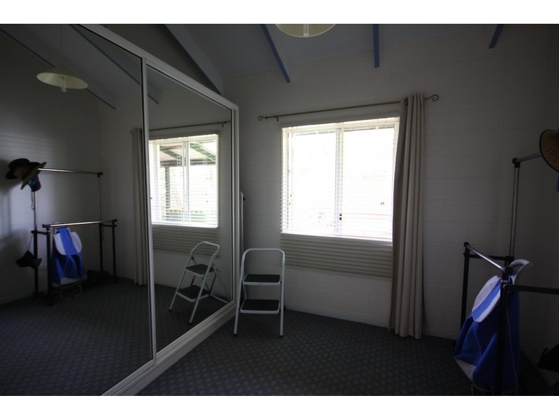 6 Gordon Road, Macleay Island QLD 4184