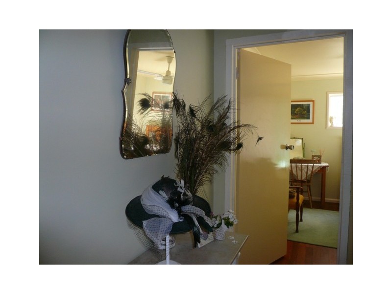 160 High Central Road, Macleay Island QLD 4184