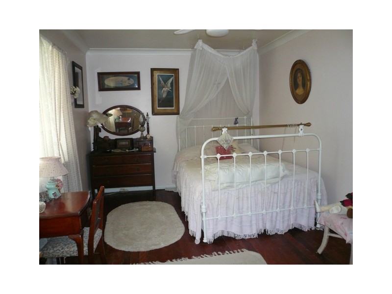 160 High Central Road, Macleay Island QLD 4184