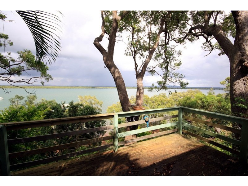 130 Western Road, Macleay Island QLD 4184