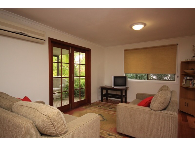 9 Aruma Street, Macleay Island QLD 4184