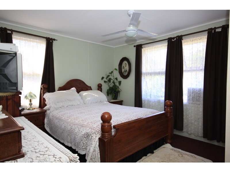 11 Lemontree Ave, Macleay Island QLD 4184