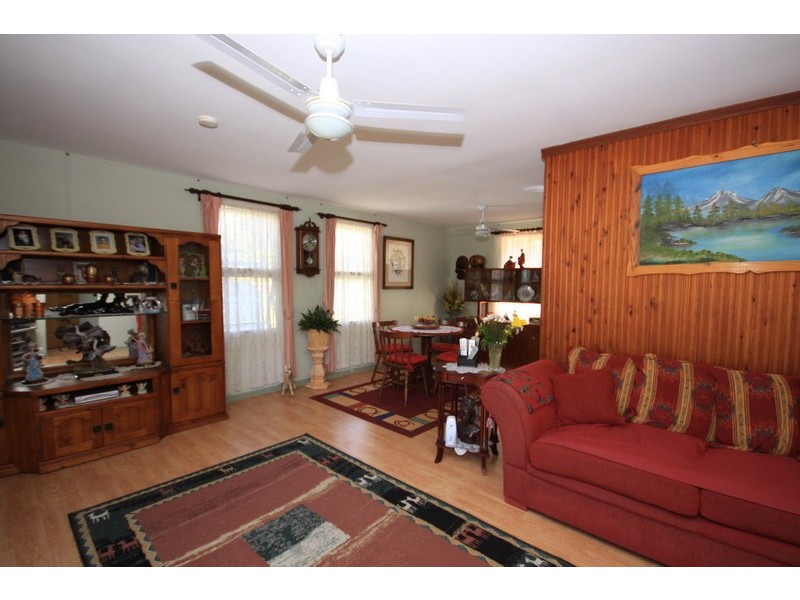 11 Lemontree Ave, Macleay Island QLD 4184