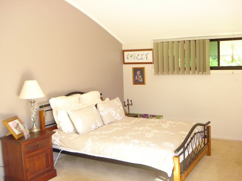 9 Helen Parade, Lamb Island QLD 4184
