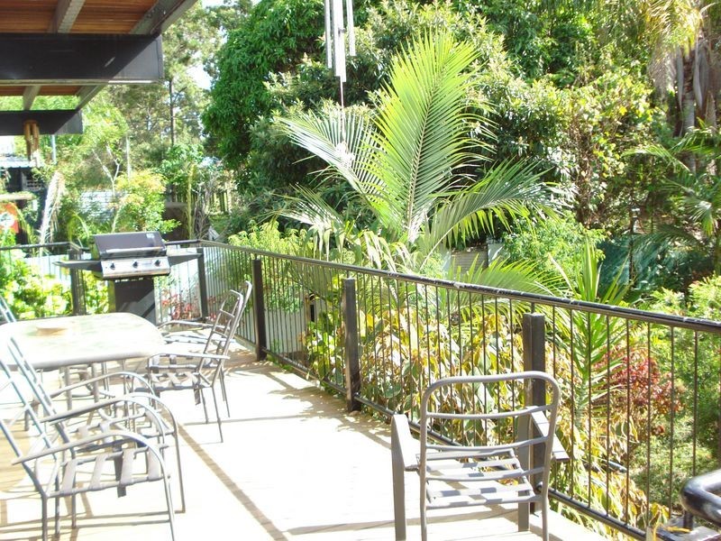 9 Helen Parade, Lamb Island QLD 4184