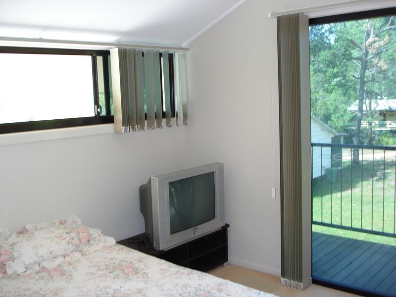 9 Helen Parade, Lamb Island QLD 4184