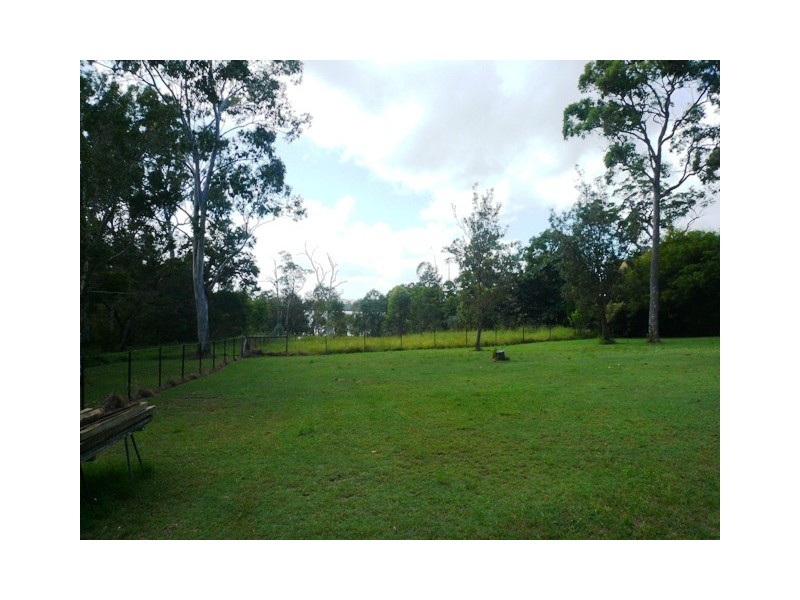 6-8 Weeroona Avenue, Macleay Island QLD 4184