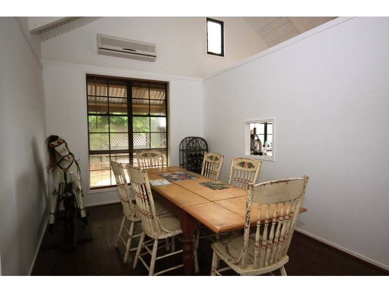 8 Emily Crescent, Macleay Island QLD 4184