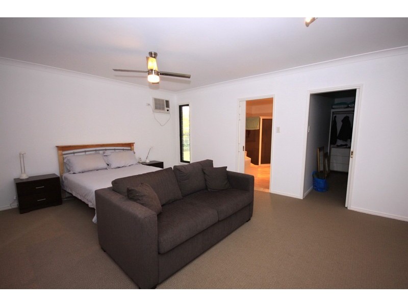8 Emily Crescent, Macleay Island QLD 4184