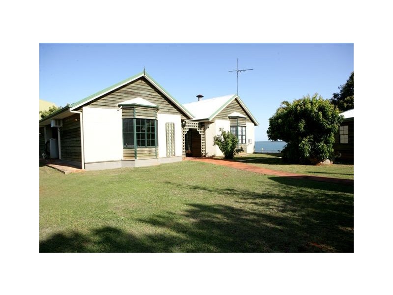 8 Emily Crescent, Macleay Island QLD 4184