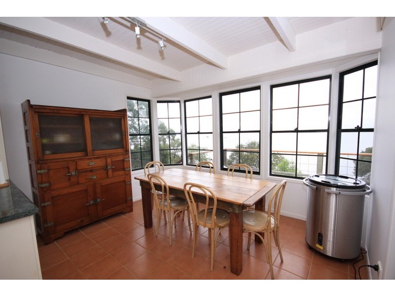 8 Emily Crescent, Macleay Island QLD 4184