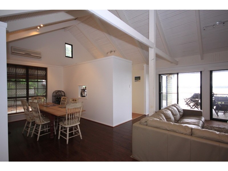 8 Emily Crescent, Macleay Island QLD 4184