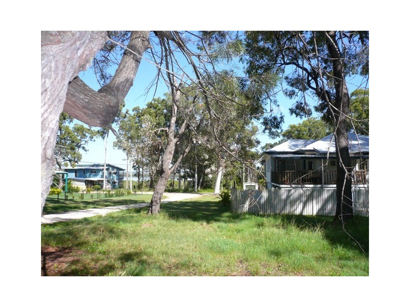 27 Noon-Muckle Street, Macleay Island QLD 4184