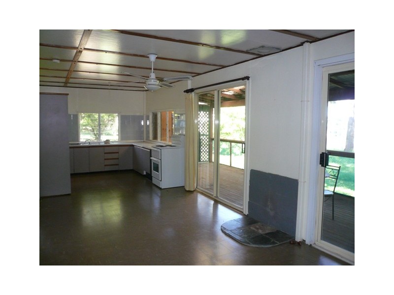 27 Noon-Muckle Street, Macleay Island QLD 4184
