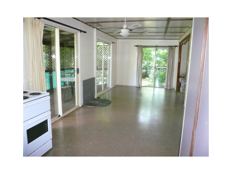 27 Noon-Muckle Street, Macleay Island QLD 4184