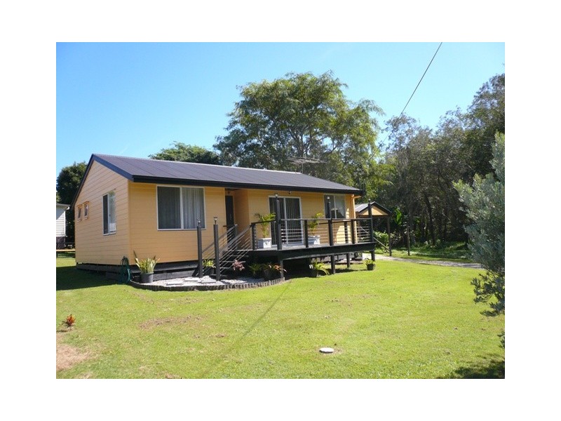 7 Lake Street, Macleay Island QLD 4184