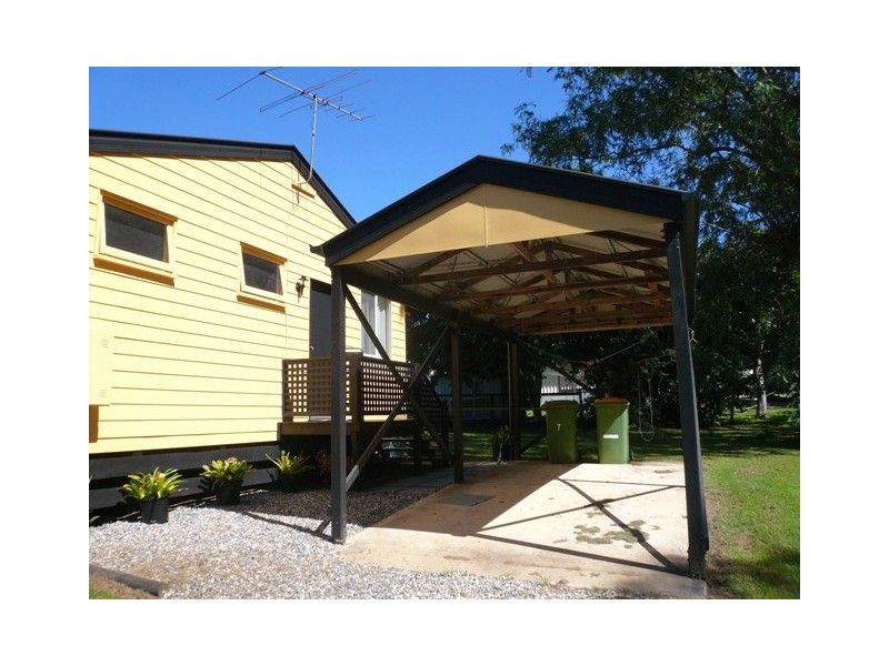 7 Lake Street, Macleay Island QLD 4184