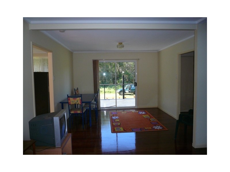 7 Lake Street, Macleay Island QLD 4184