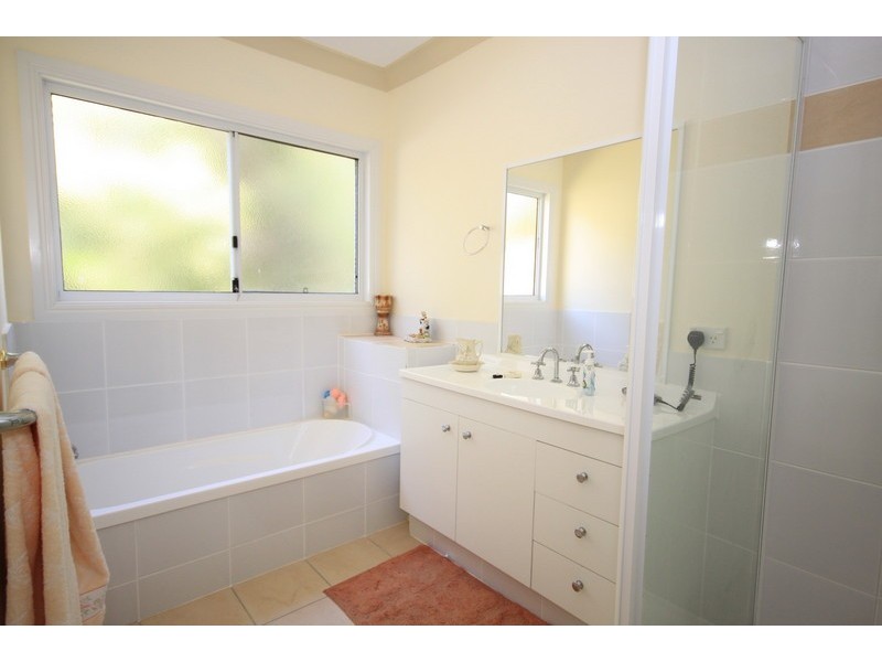 10  Dalpura Street, Macleay Island QLD 4184