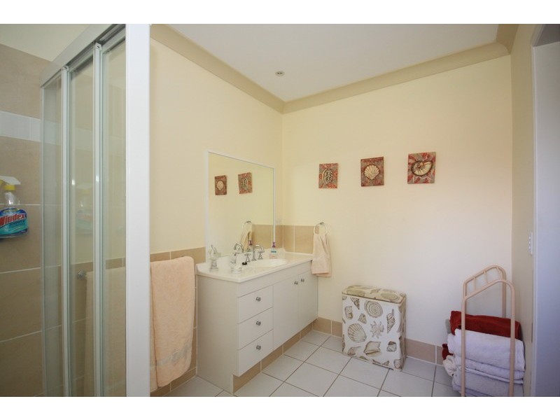 10  Dalpura Street, Macleay Island QLD 4184