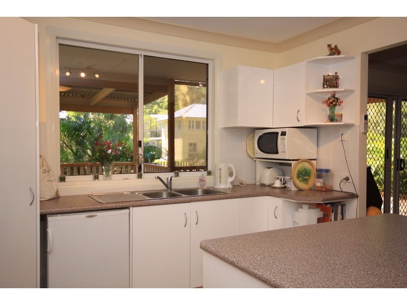 10  Dalpura Street, Macleay Island QLD 4184