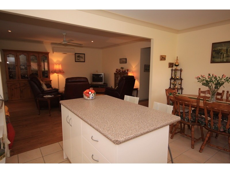 10  Dalpura Street, Macleay Island QLD 4184